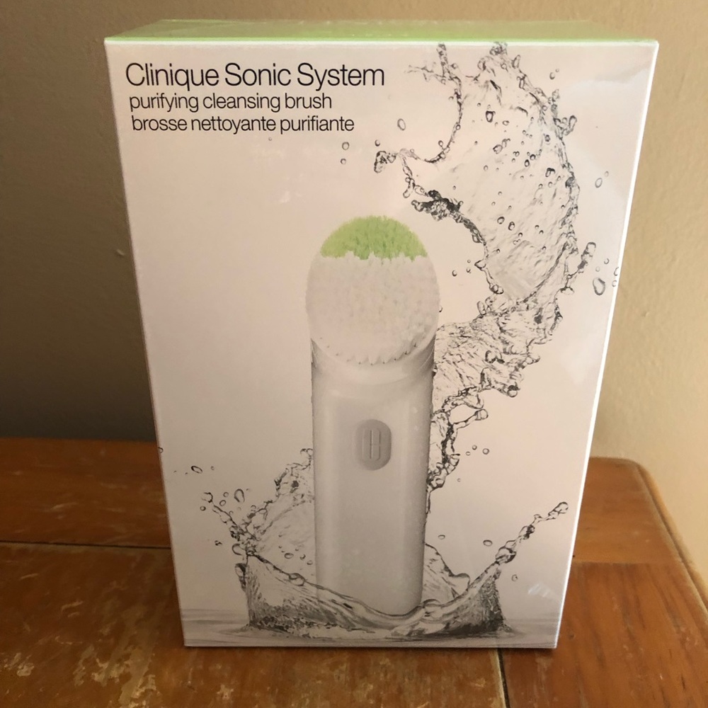 Clinique Sonic Cleansing Brush
